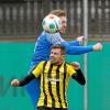 Beim 4:2-Sieg in Binswangen war Schretzheims Dennis Brückner (blaues Trikot) mit seinem Team obenauf. Ob er es auch am Ende der Saison in der Abschlusstabelle sein wird? Im gelben Trikot Binswangens Benedikt Chromik, der mit seiner Mannschaft zu Beginn der Winterpause auf Rang sechs steht.