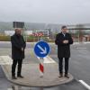 Bürgermeister Stephan Herreiner (links) eröffnete zusammen mit Landrat Markus Müller den Kreisverkehr offiziell. 