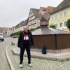 Wolfgang Geier am Marktplatz in Günzburg: Es hat sich viel verändert im Vergleich zu den 80er-Jahren. Vor allem er selbst.