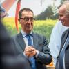 Produziert weiterhin in Russland: Breihersteller Stefan Hipp (rechts) mit Ernährungsminister Cem Özdemir (Grüne) auf der Biofach-Messe 2024. (Archivbild)