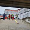 Die Feuerwehr rückte wegen Rauchentwicklung am Dienstagvormittag in eine Tiefgarage in Gersthofen an. 