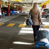 Wie stellt man vor einer Reise am günstigen sein Auto am Flughafen ab?