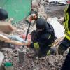 Mehrere Menschen wurden bei dem Drohnentreffer auf ein Haus in Hluchiw getötet.