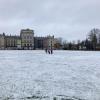 Der Norden Deutschlands wie hier das Schloss Ludwigslust in Mecklenburg-Vorpommern bekam vielerorts schon Schnee ab.