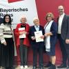 Das Ehrenzeichen der Wohlfahrts- und Sozialarbeit in Silber erhielten Barbara Juchem (Dritte von links) und Vroni Döring (Dritte von rechts). Alex Dorow und Margit Horner-Spindler (beide links) sowie Marianne Asam und Andreas Lehner (beide rechts) beglückwünschten sie.