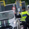 Inzwischen gibt es stationäre Grenzkontrollen an allen deutschen Landesgrenzen. 25 Prozent der Teilnehmer der Befragung gaben an, nicht funktionierender Grenzschutz treibe sie mehr um als alles andere. (Archivfoto)