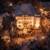 Der Förderverein Schloss Reimlingen lädt zum traditionellen Weihnachtsmarkt in der besonderen Atmosphäre in und um das Reimlinger Schloss ein.