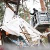 Die Polizei überprüft die Bauten der Tesla-Gegner in Wald in Grünheide. Die Umweltaktivisten müssen ihr Camp nach fast neun Monaten endgültig räumen.