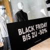 Der Black Friday: zahlreiche Händler locken mit Angeboten. Rabatt-Aktionen. Black Friday (englisch, „schwarzer Freitag“) wird in den USA der Freitag nach Thanksgiving (englisch, „Danksagung“) genannt