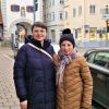 Daniela und Rosalie Kunzmann schlendern durch die Königstraße in Dillingen.