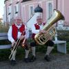 Melchior Schiegg (links) ist seit 60 Jahren, Anton Jall seit
50 Jahren nicht mehr aus der Musikkapelle Eutenhausen-Mussenhausen
wegzudenken.