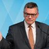 Bayerns Medienminister Herrmann wirft ARD und ZDF vor, viel Vertrauen zerstört zu haben. (Archivbild)