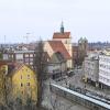 Das ehemalige Pfarrzentrum St. Johannes an der Oberhauser Wertachbrücke (die Kirche im Vordergrund samt Anbauten) soll zur Anlaufstelle für Süchtige werden, im Kirchenraum sind soziale oder kulturelle Nutzungen geplant.