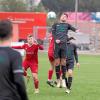 Mit acht Treffern ist Simon Stelzle (im schwarzen Trikot beim Kopfball) bislang der erfolgreichste Torschütze für die SSV Höchstädt.