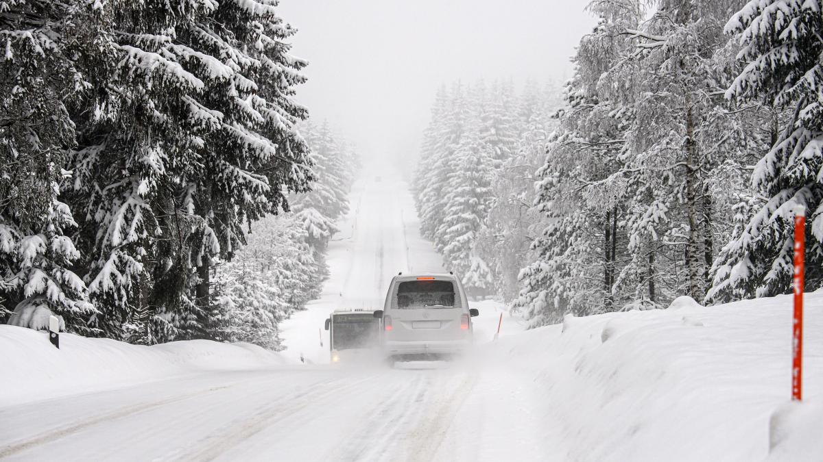 In-diesen-Landkreisen-Bayerns-warnt-der-DWD-vor-starkem-Schneefall