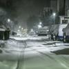 Noch immer warnt der Wetterdienst vor Glätte durch Schnee, auch starker Wind kommt in Teilen Bayerns am Freitag auf.