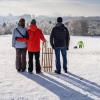 Beim ersten Schnee geht es für viele zum Rodelhang um die Ecke.