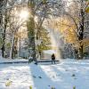 Im Allgäu zeigt sich der Winter am Freitag von seiner schönsten Seite. Wie etwa in Kempten im Stadtpark.