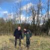 Bürgermeister Roland Kempfle (links) und Revierförster Tobias Vorwieger freuen sich, mit der Erstaufforstung eines Mischwaldes auf einer ehemaligen Sandgrube ein Zusammenspiel von Naturschutz und wirtschaftlichen Überlegungen für die Zukunft zu gestalten. 