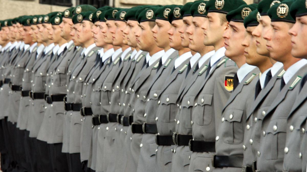 verteidigungsministerium-will-offenbar-825-millionen-euro-f-r-ausgehuniformen-ausgeben