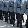 Die Uniformen der Bundeswehr sollen auf einen aktuelleren Stand gebracht werden. (Archivbild)