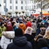 Auf dem Josefsplatz drängten sich Interessierte an Kunsthandwerk und an kulinarischen Angeboten.