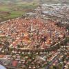 Die historische Altstadt von Nördlingen aus der Luft an einem Novembertag 2024. Zahlreiche Themen bewegten die Menschen in diesem Jahr.