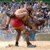 Wie im Amphitheater in Trier, beim Römerfest "Brot und Spiele", sollen im Mai im Kolosseum in Rom wieder Gladiatorenkämpfe stattfinden.