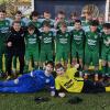 Die Fußball-U15-Junioren des TSV Nördlingen sind Herbstmeister der Bayernliga. Links Trainer Markus Leister, rechts Co-Trainer Fritz Strauß.