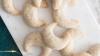 Beim Backen von Vanillekipferl fällt das Verzieren sogar weg. Nach dem Backen lässt man sie kurz abkühlen und taucht sie nur in eine Mischung aus Zucker und Vanillezucker. Beim Backen von Vanillekipferl fällt das Verzieren sogar weg. Nach dem Backen lässt man sie kurz abkühlen und taucht sie nur in eine Mischung aus Zucker und Vanillezucker.