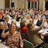 Mehr als 100 feierlaunige Wirtshausfreunde stießen im Haus Hildegundis gemeinsam auf den gelungenen bunten Abend an.