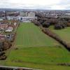 Die Felder und der Park westlich der Uniklinik sollen als Fläche für den Neubau zur Verfügung stehen. 