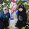 Fabian (10 Jahre) aus Wörleschwang und Luis (10) aus Zusmarshausen erlebten das Derby zwischen dem FC Bayern und dem FC Augsburg in der Allianz-Arena. Danach bauten sie einen Fußball-Schneemann. 