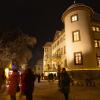 Bunte Lichter und viele Buden laden in Reimlingen zum Schlendern über den Weihnachtsmarkt ein.