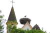 Raisting ist ein Ort, an dem sich nicht nur schon seit mindestens 1250 Jahren die Menschen wohlfühlen, sondern auch die Störche, wie dieses Bild von der Kirche St. Margaretha in Sölb zeigt.