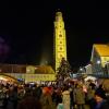 Bei der Lauinger Cityweihnacht wartet mit rund 20 geschmückten Ständen mit verschiedenen Leckereien, Handwerkskunst, Dekorationsartikeln und Spielzeug auf. 