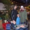 Familie Keller aus Babenhausen hat mit Kindern und Bollerwagen einen Ausflug zum Illertisser Weihnachtsmarkt unternommen.