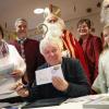 In Himmelstadt gibt es das einzige bayerische Weihnachtspostamt - zur Eröffnung kam auch Musiker Rolf Zuckowski.