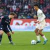 Henri Koudossou (re.) im Zweikampf mit Bochums Felix Passlack. Gegen den Tabellenletzen stand der 25-Jährige erstmals in der Startelf des FC Augsburg. 