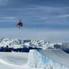 Abflug mit Aussicht: Slopestyle heißt diese Disziplin, bei der über «Kicker» genannte Schanzen gesprungen wird.