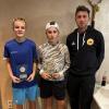 Niklas Weinig (links) aus Nördlingen war beim Turnier in Amberg der beste U14-Tennisspieler. In der Mitte der Zweitplatzierte, Johannes Scherer, rechts Turnierorganisator Alexander Grau.