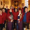 In der Pfarrkirche St. Martin führen die Mitglieder des Gesangsverein Liederhain und des Musikvereins Langenneufnach ein gemeinsames Adventskonzert durch. 