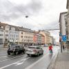 Die Stadt denkt in der Karlstraße/Grottenau über ein Tempolimit nach, um für besseren Lärmschutz zu sorgen. Tagsüber - unser Foto entstand am Vormittag - hält sich der Verkehr in Grenzen, in den Stoßzeiten ist es voll. 