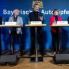 Wohin geht nun die Reise? Autogipfel mit (von links nach rechts) Wirtschaftsminister Hubert Aiwanger, Bayerns IG Metall-Chef Horst Ott, Ministerpräsident Markus Söder, VDA-Chefin Hildegard Müller und Verkehrsminister Christian Bernreiter (CSU). 