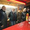 Großer Besucherandrang beim Adventsmarkt in Wiedergeltingen. Die örtlichen Vereine sorgten für das leibliche Wohl der Besucherinnen und Besucher. 