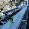 Eine verlässliche Bindung ist bei der Nordischen Kombination – hier ein Skisprung von der Schanze in Oberstdorf – unerlässlich. 