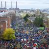 Zehntausende kamen allein zur zentralen Kundegebung in Wolfsburg direkt am Vorstandshochhaus.