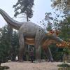 Im Park des Dinosauriermuseums im Altmühltal werden die unterschiedlichen Größenverhältnisse erlebbar. 