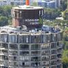 Der Hotelturm entstand Anfang der 1970er Jahre, damals gegen den Widerstand von Denkmalschützern.