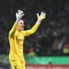 Werder-Torwart Michael Zetterer stand im DFB-Achtelfinalspiel wegen einer strittigen Situation im Fokus.